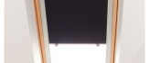 Czarna roleta do okna dachowego kryjąca(rolety termoizolacyjne)